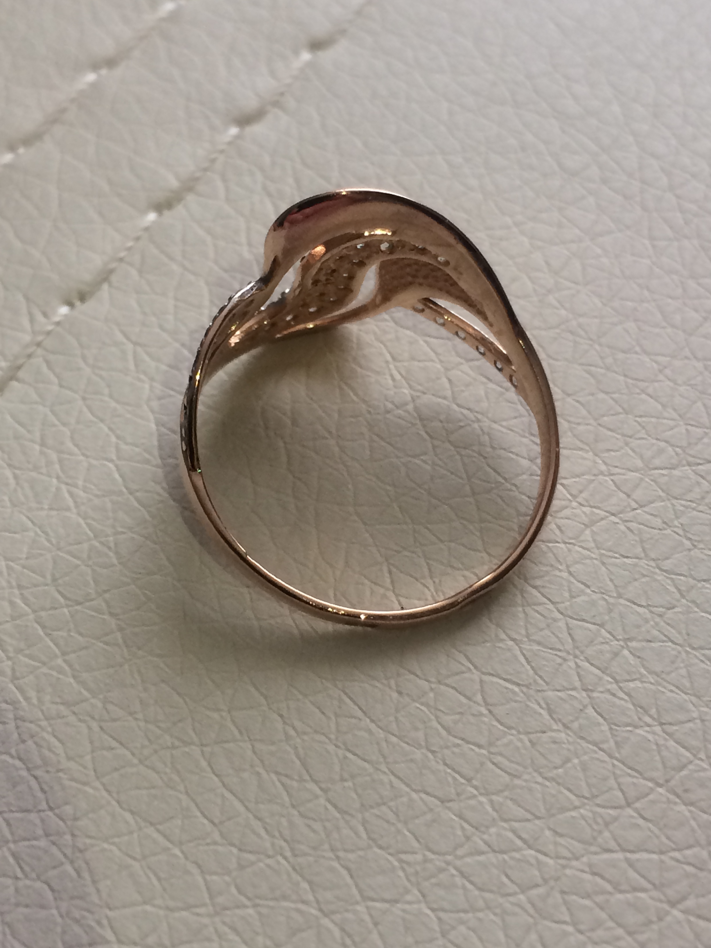 Золотое кольцо с лепестками