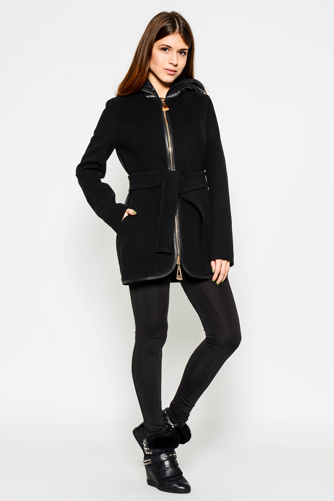 Черное пальто с капюшоном женское