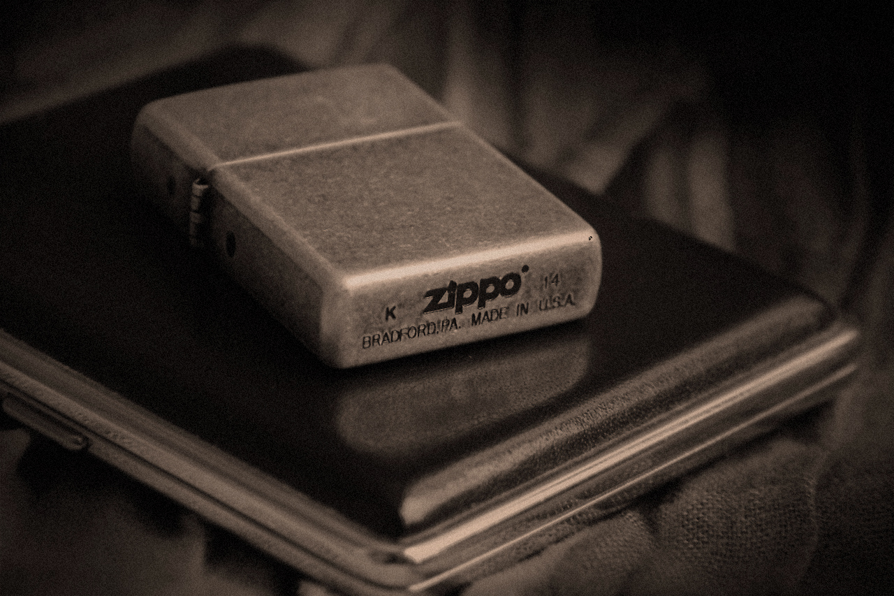 Зиппо авто ижевск. Zippo Antique Silver Plate. Зажигалка Зингер. Zippo сталкер.