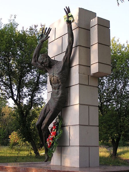 Донецьк. Пам’ятник на одній з братських могил — на Рутченківському полі