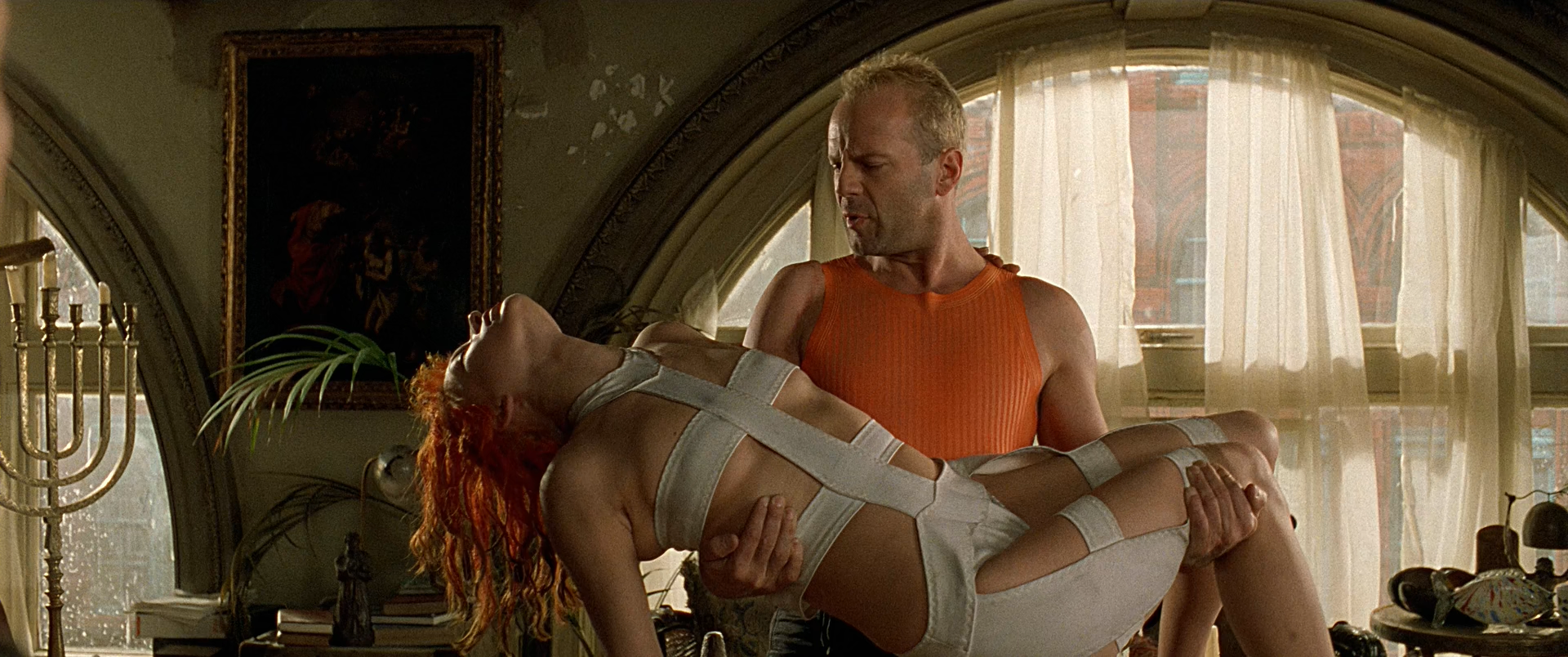 The.Fifth.Element.1997.1080p_HEVCCLUB058138.png. 