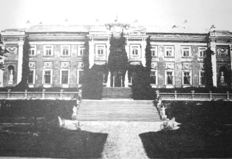 Так Мерчанський палац виглядав ще на початку минулого століття
