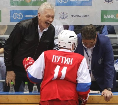 Путин Хоккей