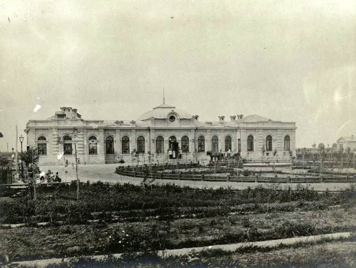 пасажирська будівля станції Ромодан на початку ХХ століття.