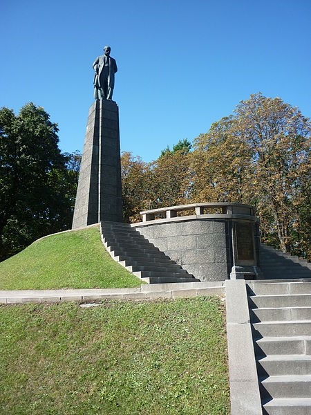 Канів. Могила Т. Г. Шевченка з пам’ятником Великому Кобзареві