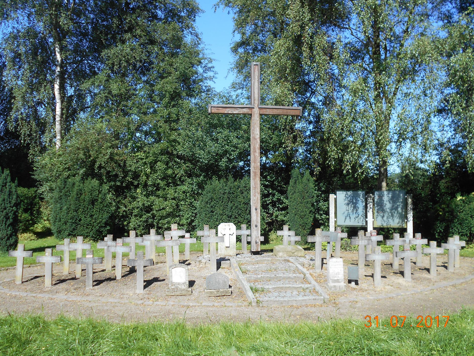Gedenkstätte _Südfriedhof-1_Heide.jpg