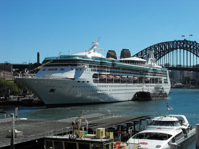 Rhapsody_of_the_Seas_in_Sydney (690x518, 339Kb)