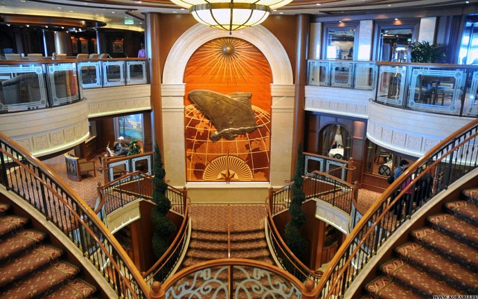 queen-victoria-glavnyy-holl (690x432, 331Kb)