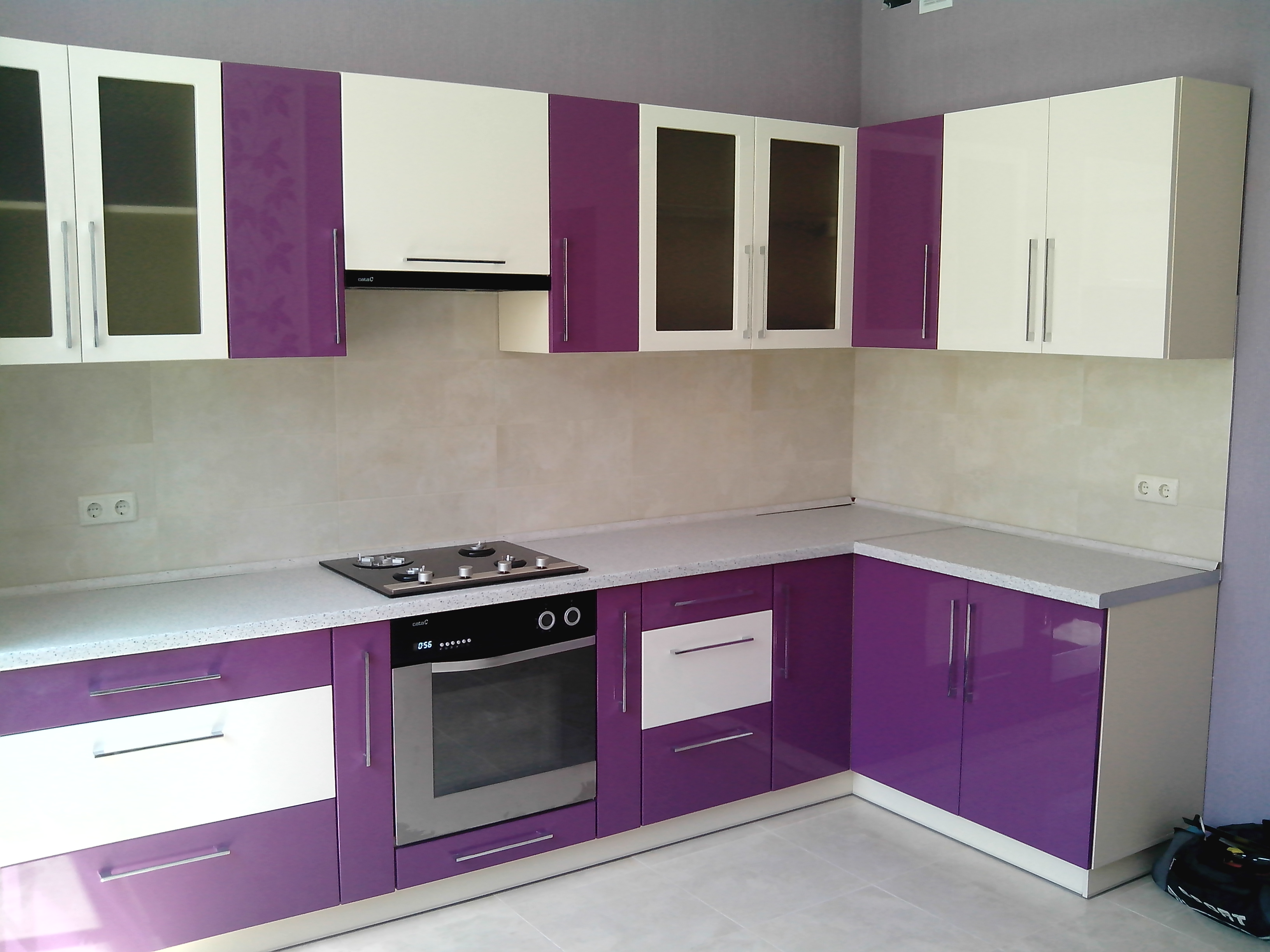 Кухня цвета Виолетта глянец