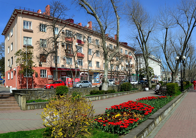 Улицы туапсе. Туапсе Центральная улица. Улица Карла Маркса города Туапсе фото. Туапсе весной. Улица Весенняя город Туапсе.