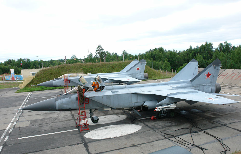аэродром котлас савватия. савватия вспомнить все. военный гарнизон савватия. военный аэродром савватия. миг-25пу.
