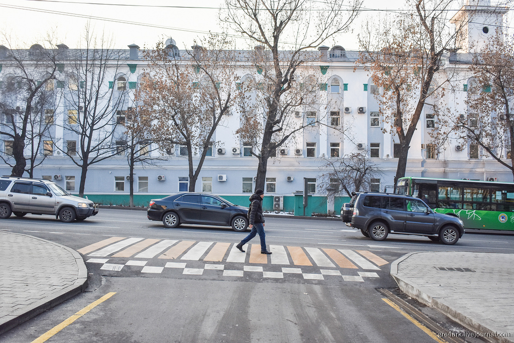 Улица режим. Алматинская революция.