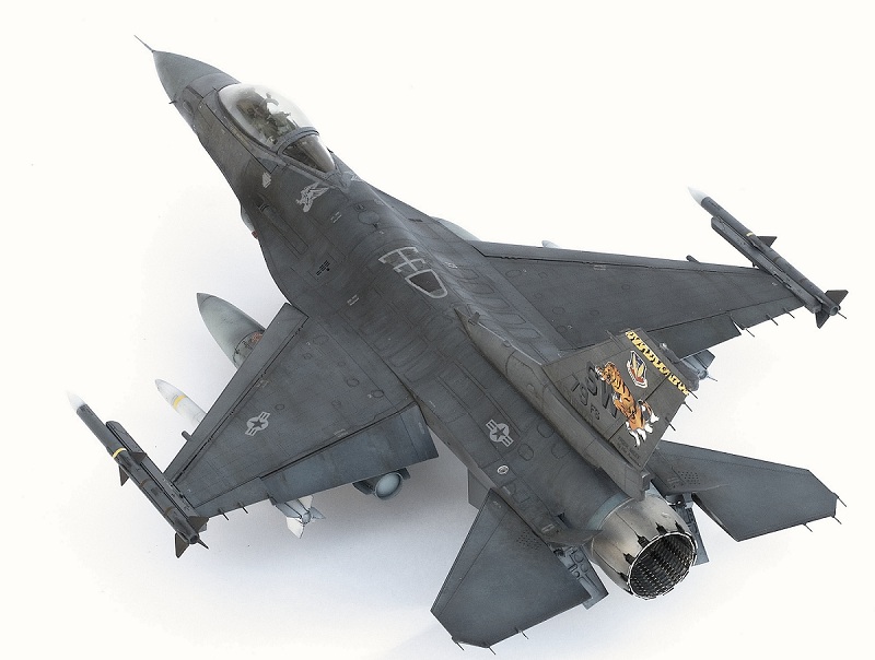 General Dynamics F-16CJ Fighting Falcon. Tamiya 1/32 C39f871e31cc03308f1483835c1518d8