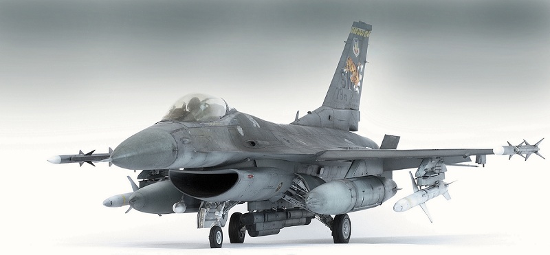 General Dynamics F-16CJ Fighting Falcon. Tamiya 1/32 Dece09083268283920848e47de7984f3