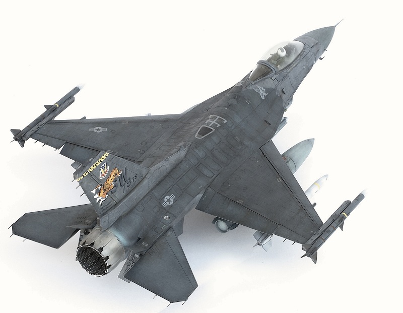 General Dynamics F-16CJ Fighting Falcon. Tamiya 1/32 Ebf4b5080393a4230f2f5febd244d21c