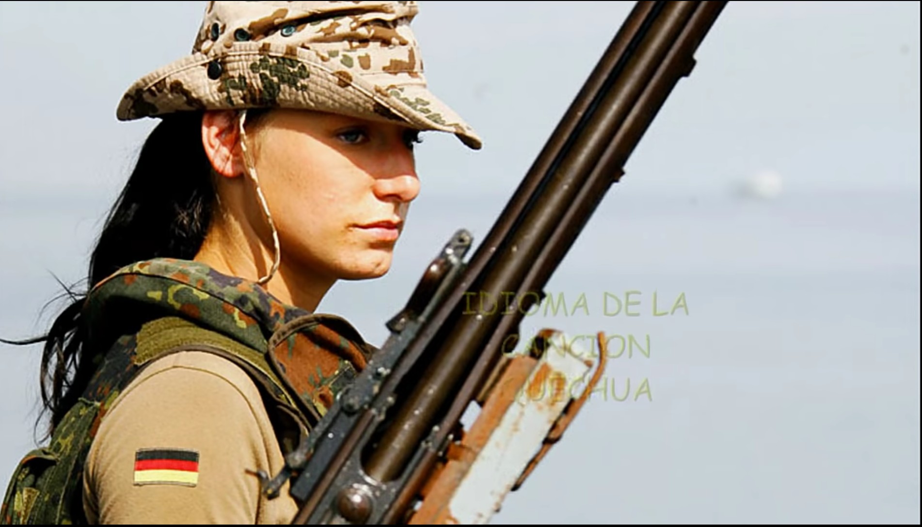 Подразделения женщина. Женщины в бундесвере. Женщина солдат. Девушки военнослужащие.