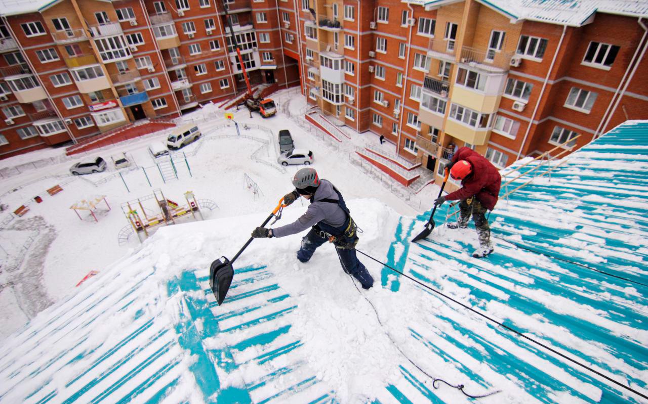Уборка снега с крыш